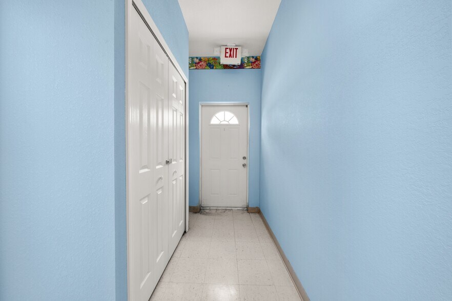 More Photos Of 401 W Interlake Blvd, Lake Placid Office For Sale