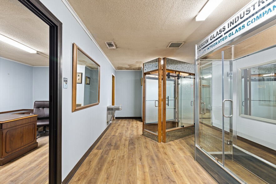 More Photos Of 2100 E Front St, Tyler Flex For Lease