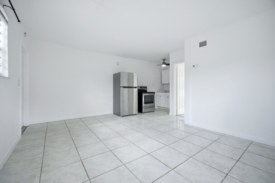 More Photos Of 823-825 NW 9th St, Hallandale Beach Apartments For Sale