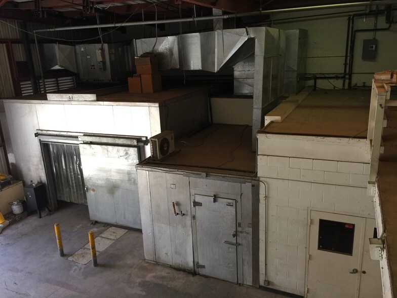 More Photos Of 2003 Colburn St, Honolulu Warehouse For Sale