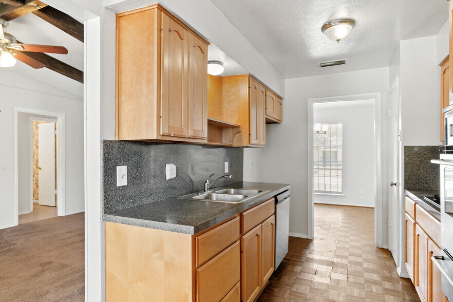 More Photos Of 215 Jasanda Way, Mesquite Specialty For Sale