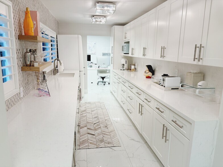 More Photos Of 301 SW 7th St, Fort Lauderdale Office For Sale