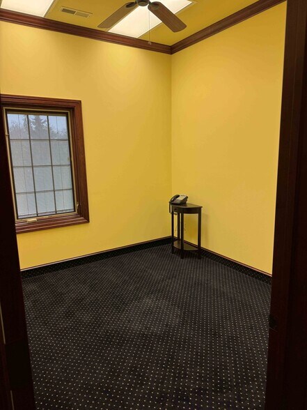 More Photos Of 4125 Glass Rd NE, Cedar Rapids Office For Sale