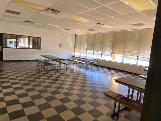 More Photos Of 10 Middletown Ave, North Haven Warehouse For Lease