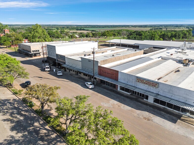 More Photos Of 107 W Main St, Cameron Storefront Retail Office For Sale