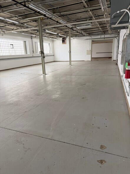 More Photos Of 2600 Washington Blvd, Bellwood Warehouse For Lease