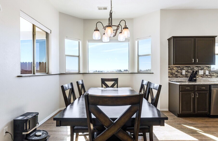 More Photos Of 200 Aldaba Cir NE, Rio Rancho Flex For Sale