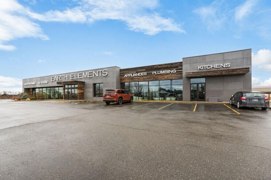 More Photos Of 12 Penny Ln, Gallatin Gateway Showroom For Sale