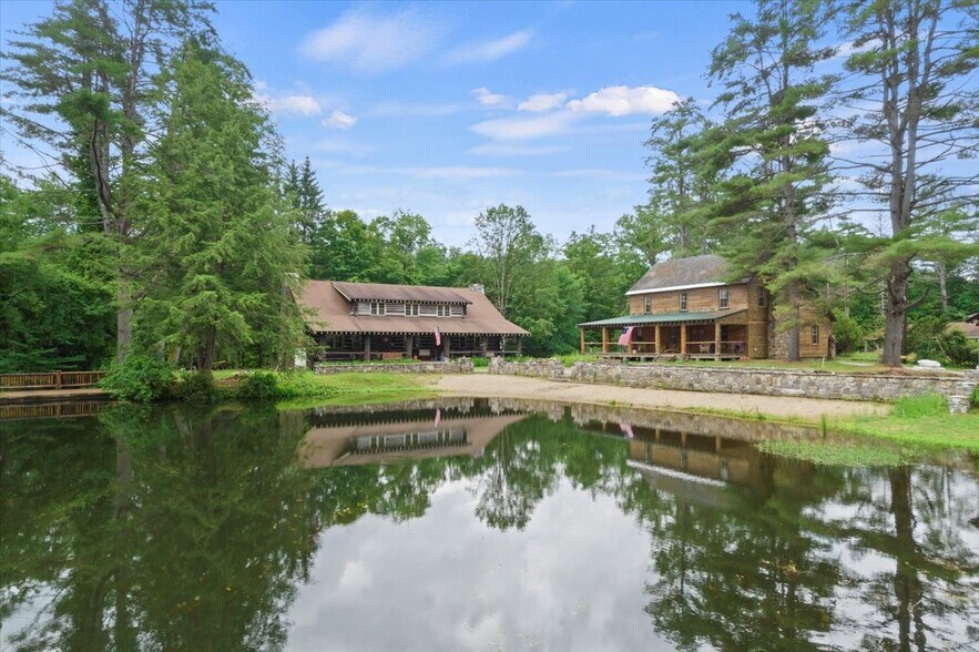 Primary Photo Of 746 Howe Rd, Lake Luzerne Hotel For Sale