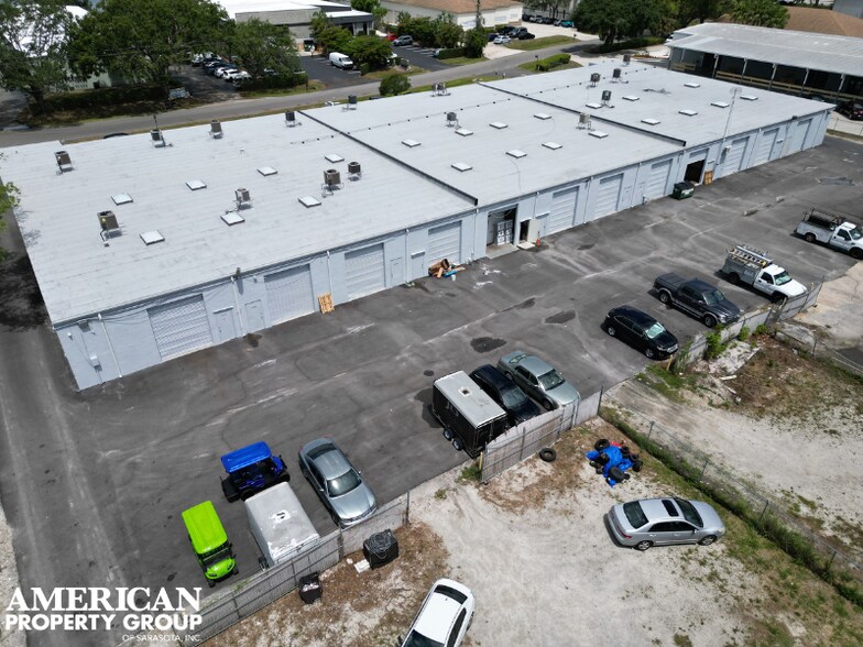 More Photos Of 6111-6121 Clark Center Ave, Sarasota Showroom For Lease