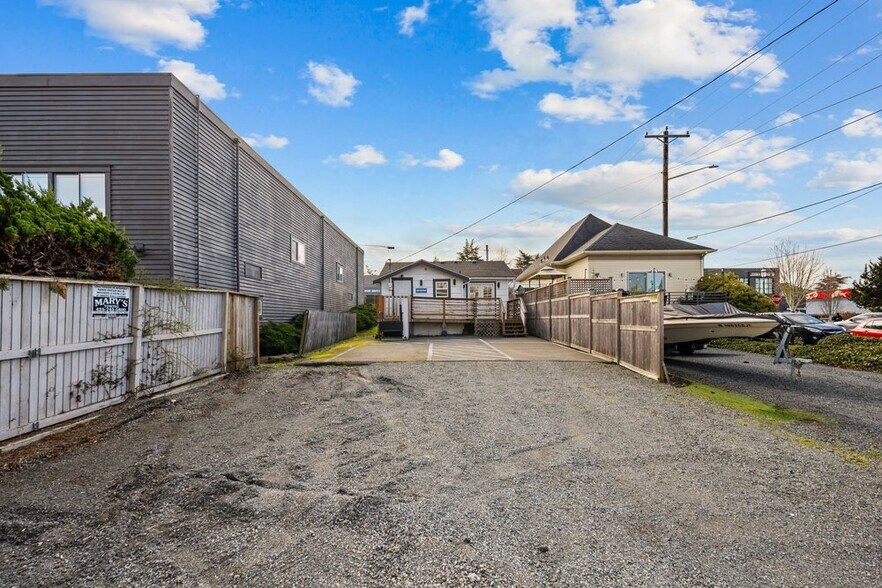 More Photos Of 605 Main St, Edmonds General Retail For Sale