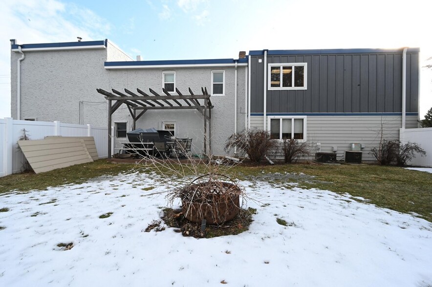 More Photos Of 206 Scott St S, Shakopee Office For Sale