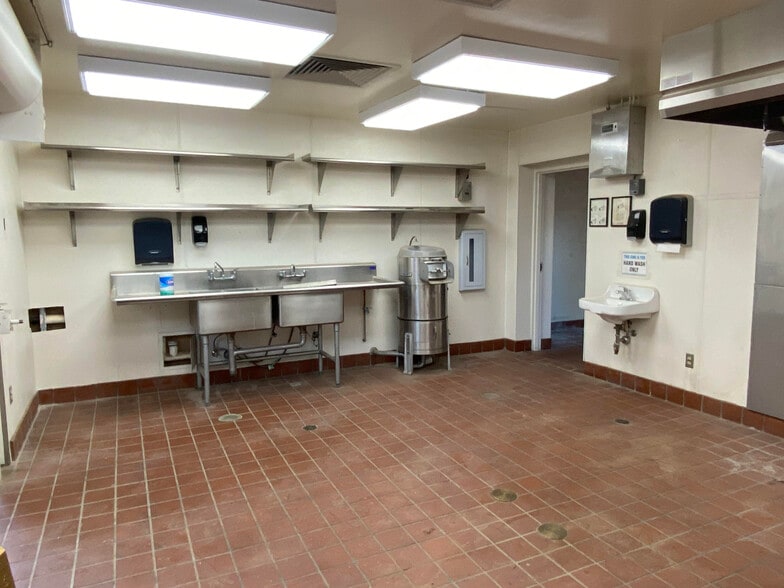 More Photos Of 2801 Duniven Cir, Amarillo Light Distribution For Lease