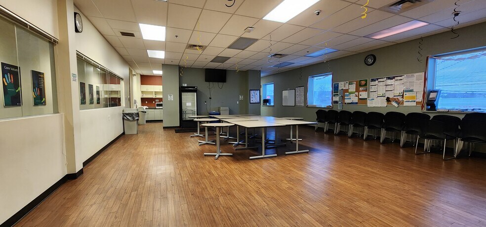 More Photos Of 1010 O'Neill Hwy, Dunmore Storefront For Lease