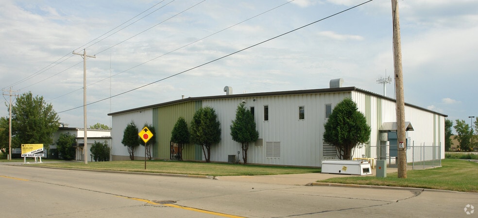 More Photos Of 2425 Hutson Rd, Green Bay Manufacturing For Lease