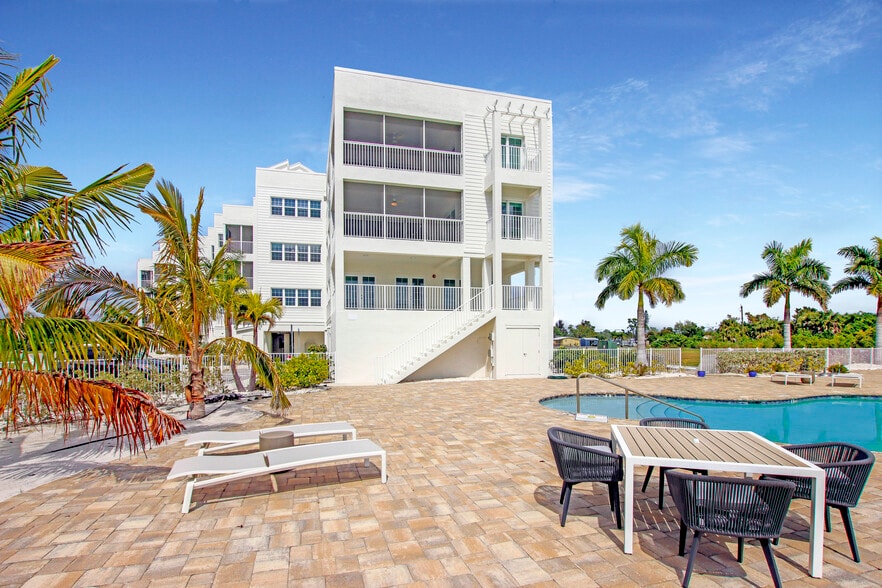 More Photos Of 14550 River Beach Dr, Port Charlotte Apartments For Sale