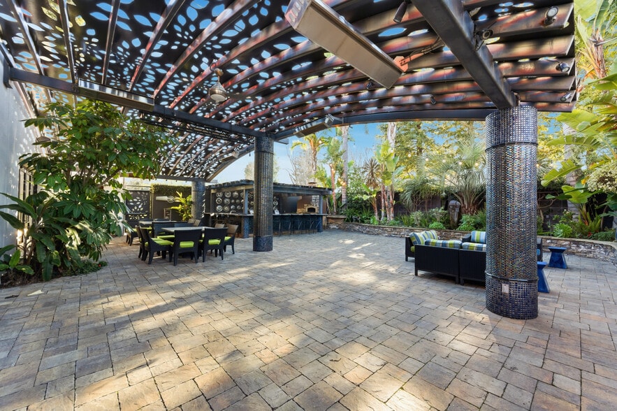 More Photos Of 521 Charcot Ave, San Jose Showroom For Sale