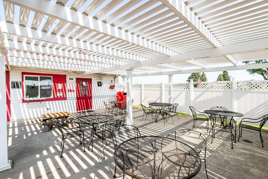 More Photos Of 961 E High St, Hicksville Restaurant For Sale