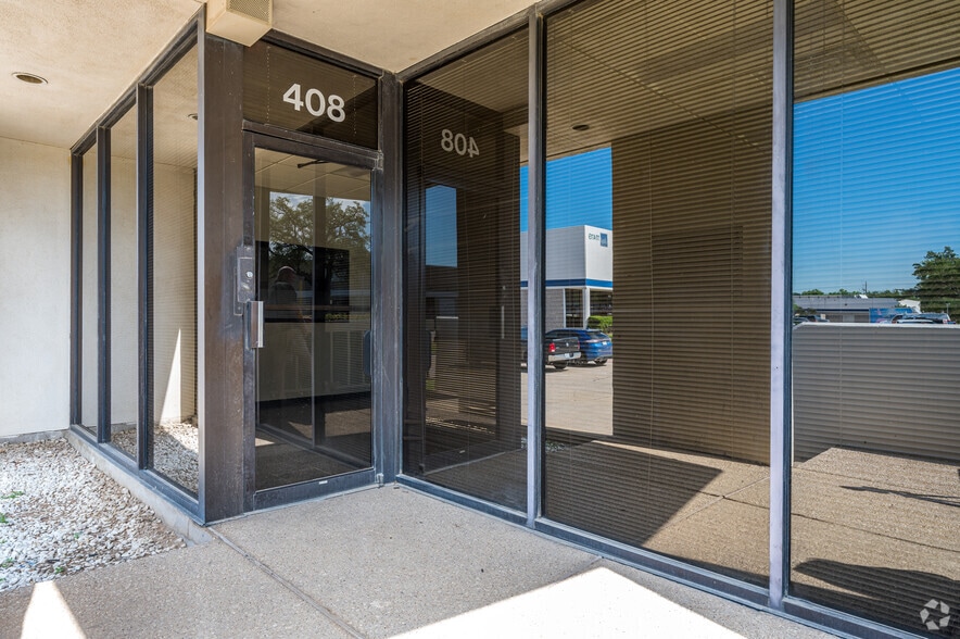 More Photos Of 11420 Mathis Ave, Farmers Branch Unknown For Lease