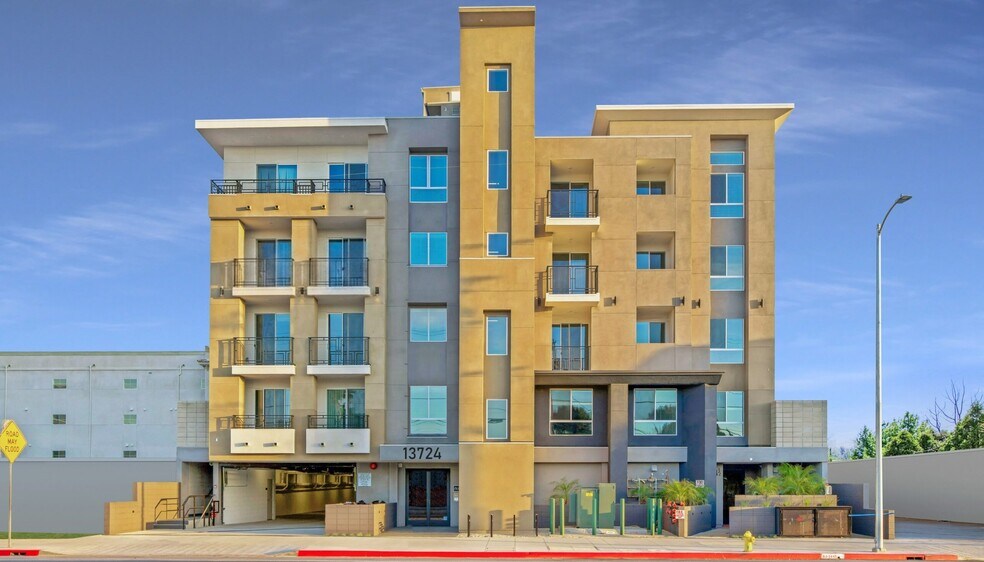 Primary Photo Of 13724 Victory Blvd, Van Nuys Apartments For Sale