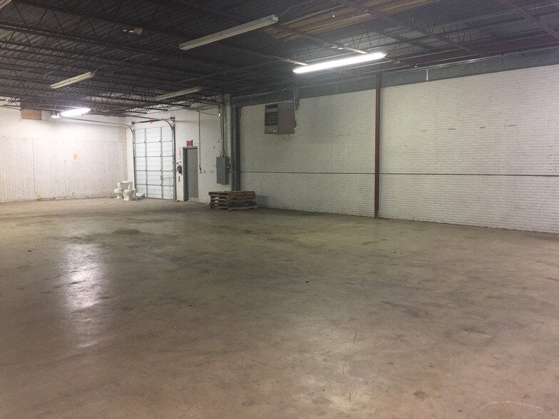 More Photos Of 4763 Broom St, San Antonio Warehouse For Lease