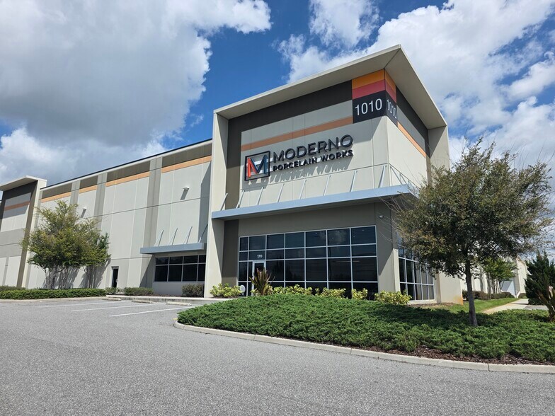 More Photos Of 1010 Crews Commerce Dr, Orlando Distribution For Lease