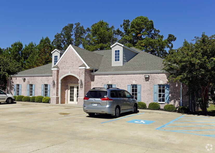 Primary Photo Of 404 Galleria Dr, Oxford Office For Lease