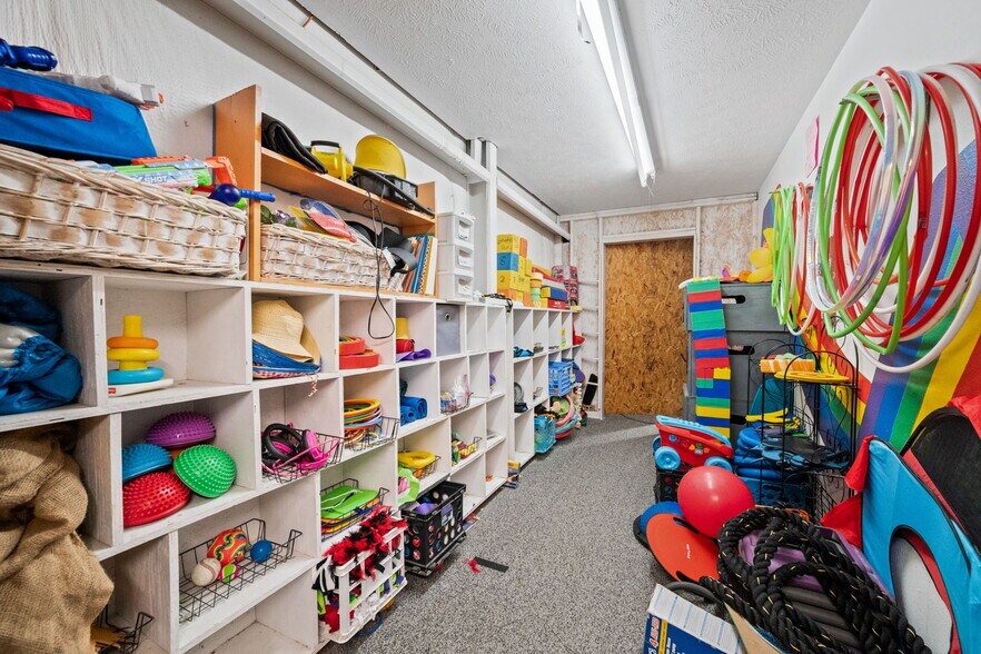 More Photos Of 115 N Willis Ave, Livingston Warehouse For Sale