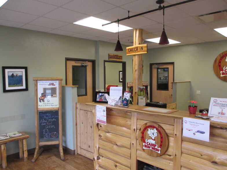 More Photos Of 16725 N Oracle Rd, Tucson Veterinarian Kennel For Sale