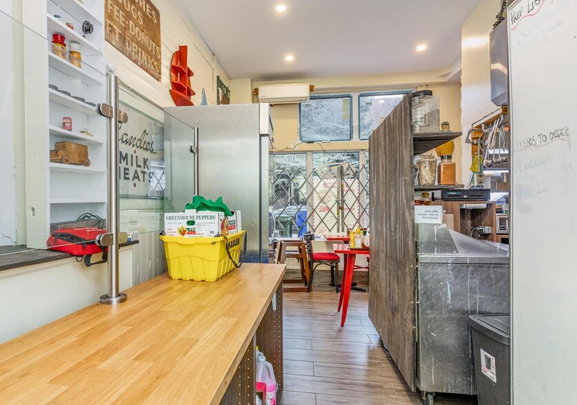 More Photos Of 74 Lippincott St, Toronto Storefront Retail Residential For Sale