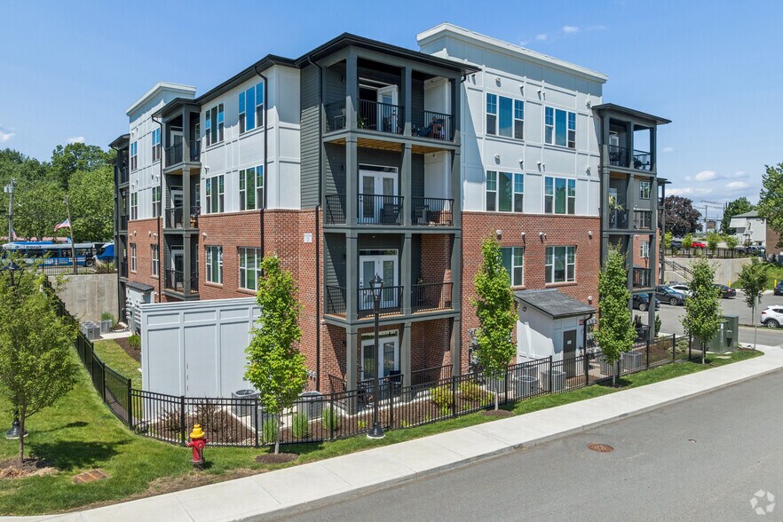More Photos Of 2418 Main St, Rocky Hill Apartments For Lease