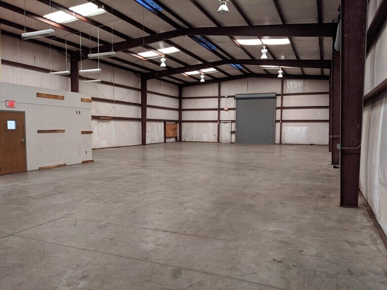 More Photos Of 7500 Sears Blvd, Pensacola Warehouse For Sale