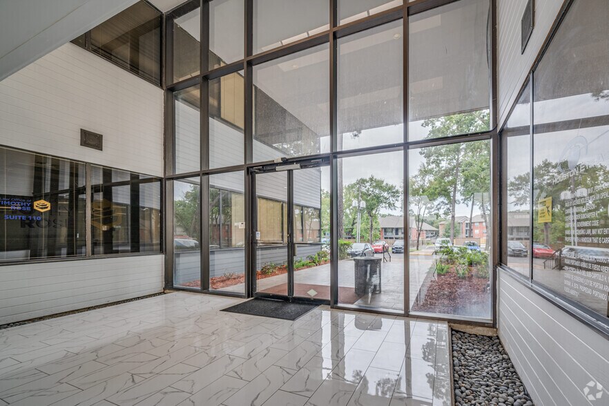 More Photos Of 333 N Rivershire Dr, Conroe Office For Lease