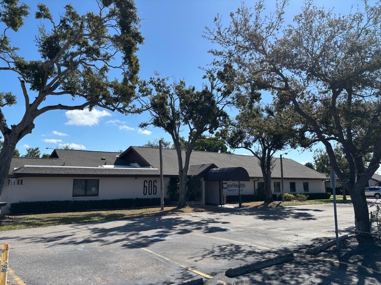 More Photos Of 602-606 4th Ave W, Palmetto Medical For Sale