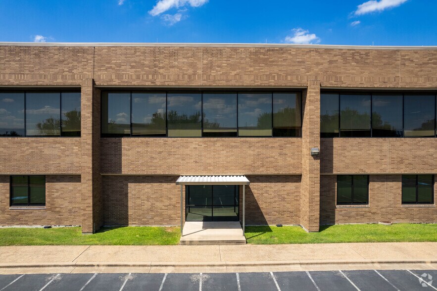 More Photos Of 5900 E Ben White Blvd, Austin Office For Lease