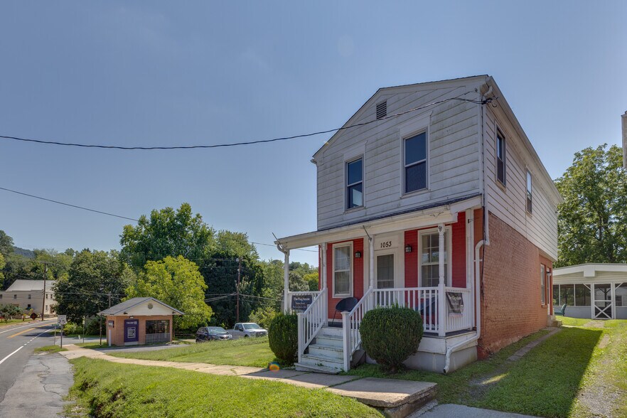 More Photos Of 1053 Washington St, Harpers Ferry Hospitality For Sale