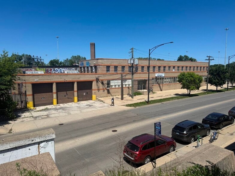 More Photos Of 4700-4720 W Montrose Ave, Chicago Manufacturing For Lease