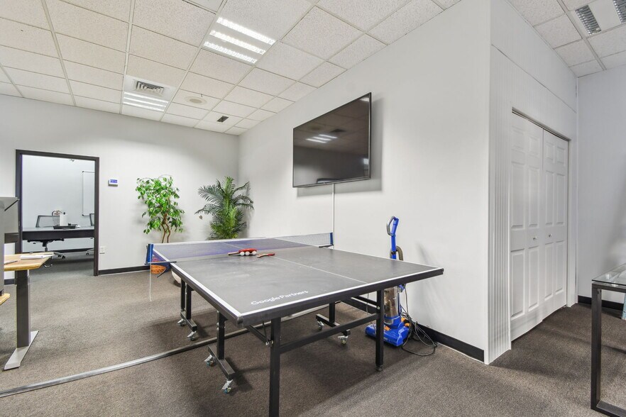 More Photos Of 10901 Danka Cir N, Saint Petersburg Office For Sale