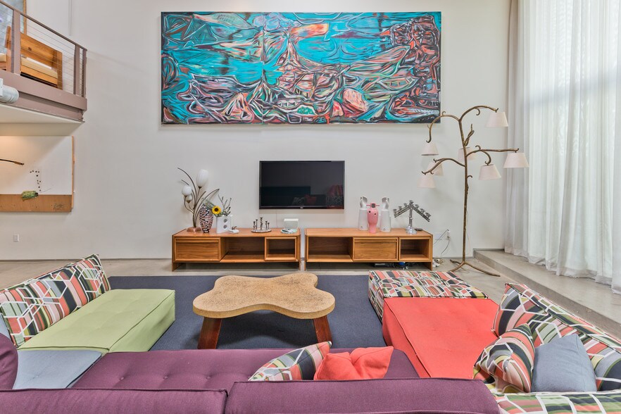 More Photos Of 2100 Abbot Kinney Blvd, Venice Office For Lease