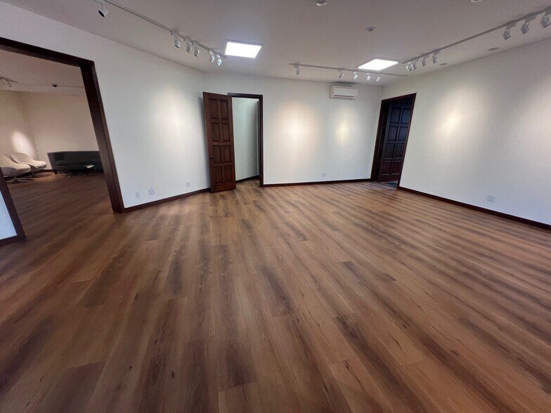 More Photos Of 1540 S Coast Hwy, Laguna Beach Office For Lease