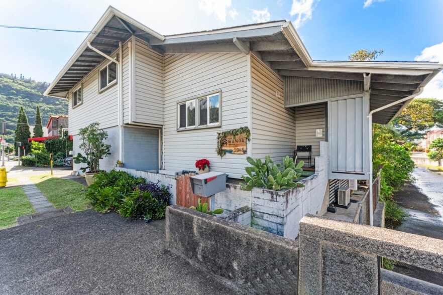 More Photos Of 2845 Lowrey Ave, Honolulu Restaurant For Sale