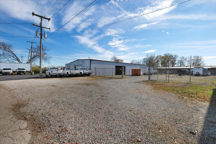 More Photos Of 1518 Petunia Ave, Louisville Warehouse For Sale