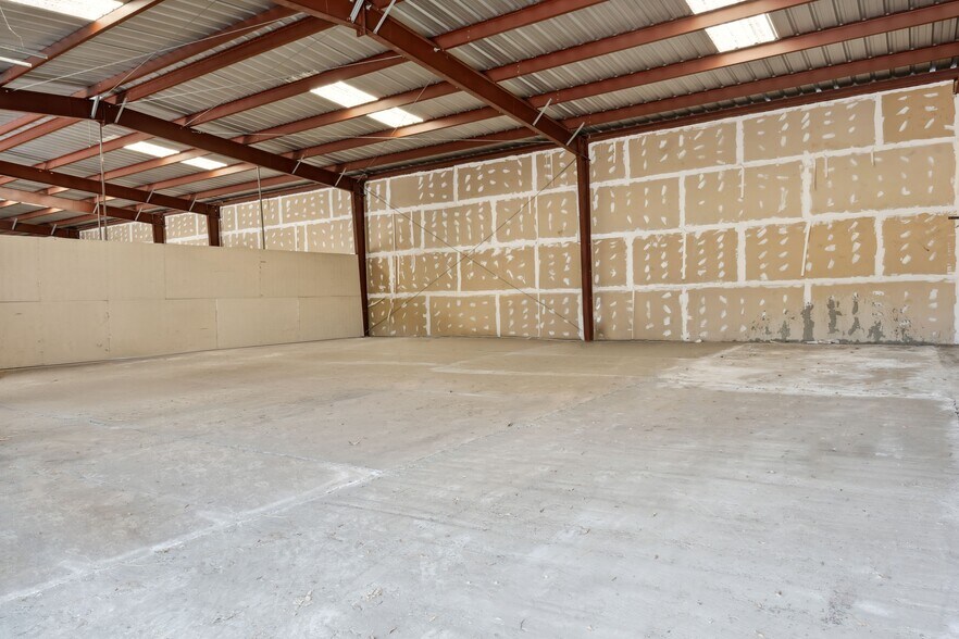 More Photos Of 1810 S Chester Ave, Bakersfield Service For Sale