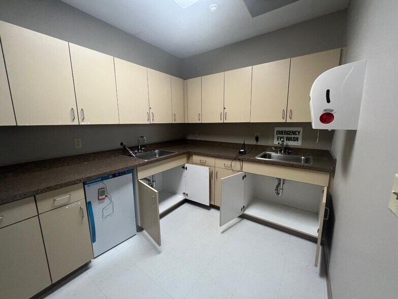 More Photos Of 3683 Ohio River Rd, Point Pleasant Medical For Sale