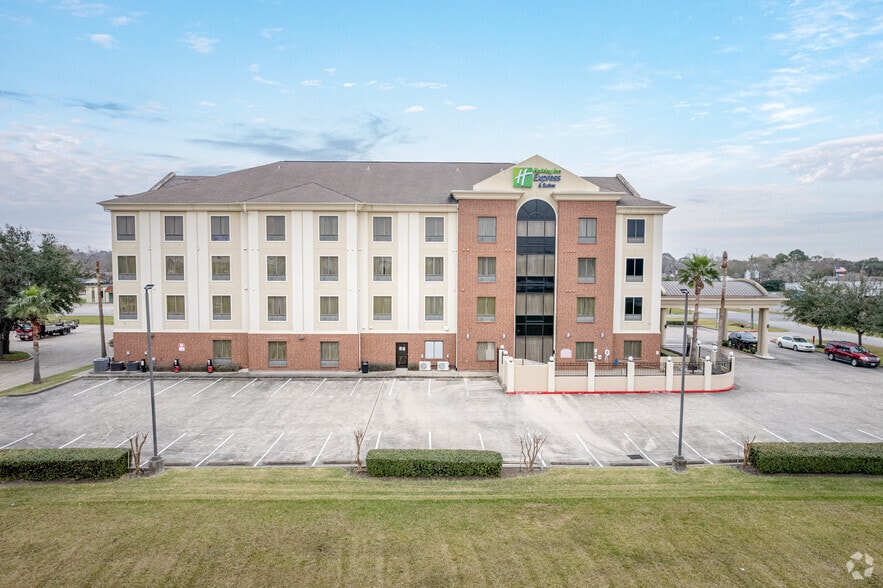 More Photos Of 908 W G St, La Porte Hotel For Sale