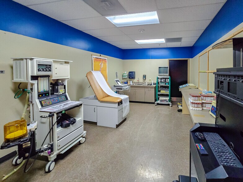 More Photos Of 2810 S US Highway 1, Fort Pierce General Retail For Sale