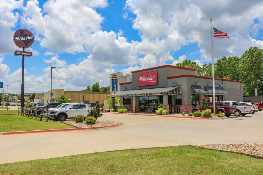 More Photos Of 211 N US Highway 75, Denison Restaurant For Sale
