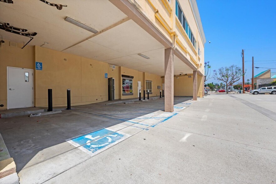More Photos Of 550 S Glendora Ave, West Covina Storefront Retail Office For Lease