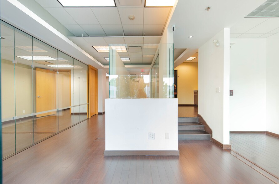 More Photos Of 8600 Cambie Rd, Richmond Office For Sale