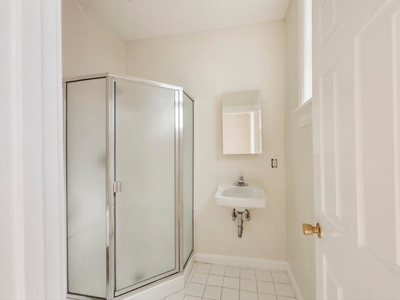 More Photos Of 139 8th St, San Francisco Apartments For Sale